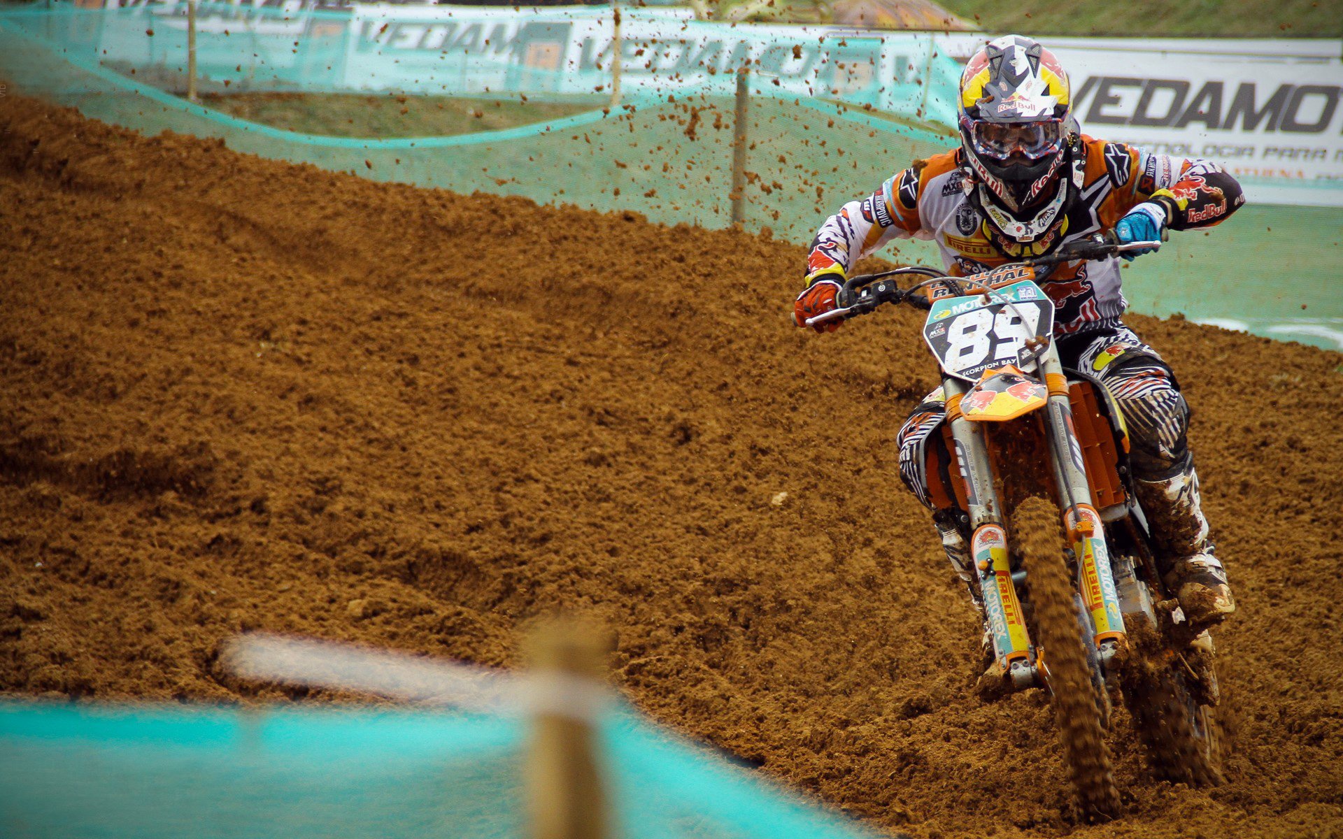 开云体育平台-布克再次带伤上阵展现斗志，布克回应